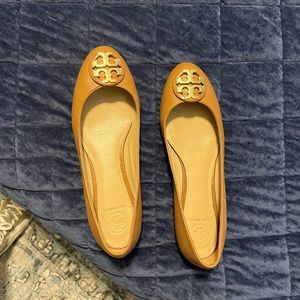 Tory Burch flats size 8.5 like new condition